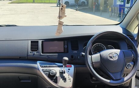 Toyota ISis I, 2015 год, 1 650 000 рублей, 14 фотография