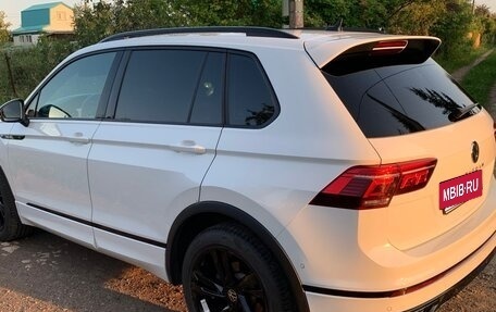 Volkswagen Tiguan II, 2021 год, 3 990 000 рублей, 6 фотография