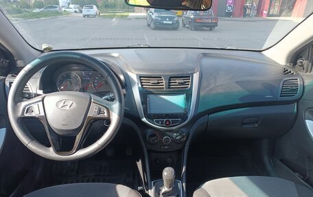 Hyundai Solaris II рестайлинг, 2012 год, 600 000 рублей, 10 фотография