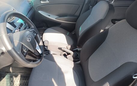 Hyundai Solaris II рестайлинг, 2012 год, 600 000 рублей, 11 фотография