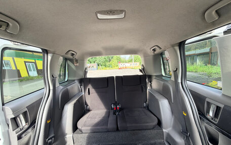 Toyota ISis I, 2004 год, 535 000 рублей, 8 фотография