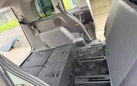 Toyota ISis I, 2004 год, 535 000 рублей, 9 фотография