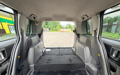 Toyota ISis I, 2004 год, 535 000 рублей, 11 фотография