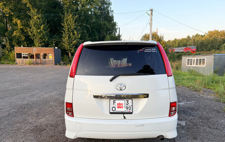 Toyota ISis I, 2004 год, 535 000 рублей, 33 фотография
