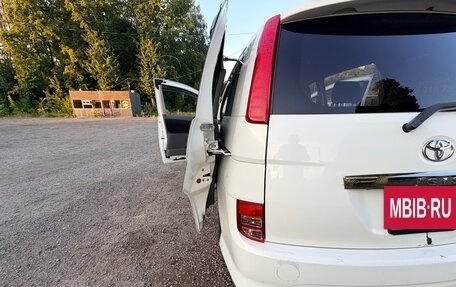 Toyota ISis I, 2004 год, 535 000 рублей, 23 фотография
