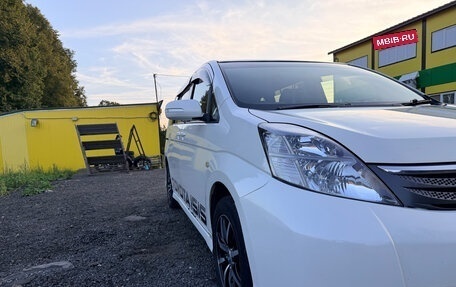Toyota ISis I, 2004 год, 535 000 рублей, 40 фотография