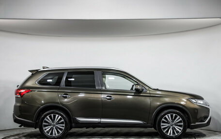 Mitsubishi Outlander III рестайлинг 3, 2020 год, 2 199 000 рублей, 4 фотография