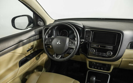 Mitsubishi Outlander III рестайлинг 3, 2020 год, 2 199 000 рублей, 9 фотография