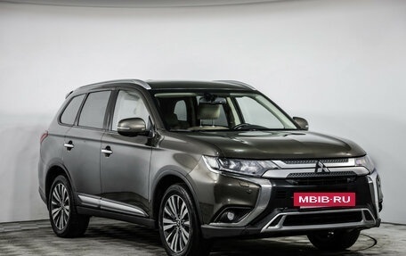 Mitsubishi Outlander III рестайлинг 3, 2020 год, 2 199 000 рублей, 3 фотография