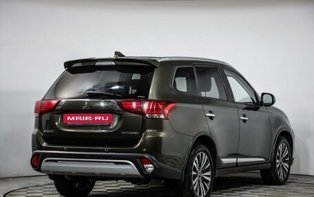 Mitsubishi Outlander III рестайлинг 3, 2020 год, 2 199 000 рублей, 5 фотография