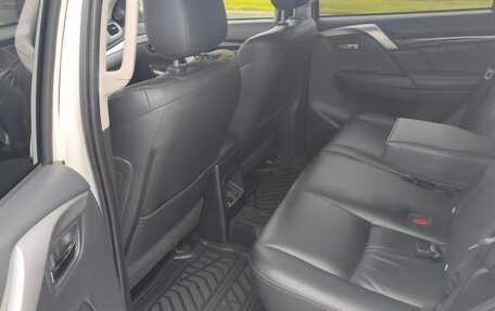 Mitsubishi Pajero Sport III рестайлинг, 2018 год, 2 850 000 рублей, 7 фотография