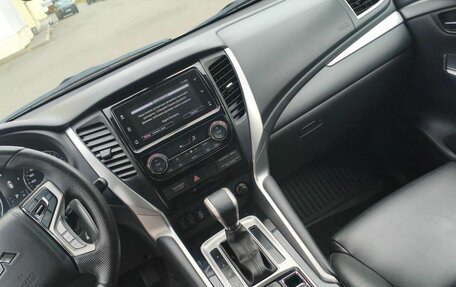 Mitsubishi Pajero Sport III рестайлинг, 2018 год, 2 850 000 рублей, 8 фотография