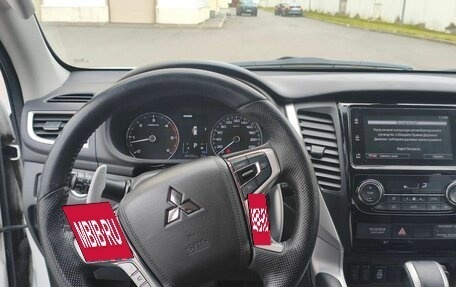Mitsubishi Pajero Sport III рестайлинг, 2018 год, 2 850 000 рублей, 15 фотография