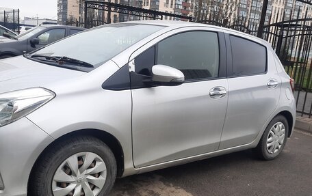 Toyota Vitz, 2018 год, 825 000 рублей, 2 фотография