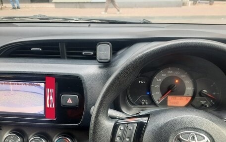 Toyota Vitz, 2018 год, 825 000 рублей, 5 фотография