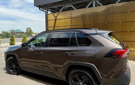 Toyota RAV4, 2021 год, 3 100 000 рублей, 4 фотография
