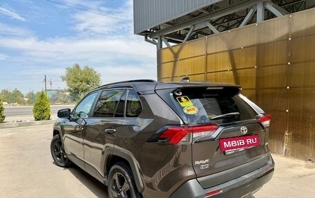 Toyota RAV4, 2021 год, 3 100 000 рублей, 5 фотография