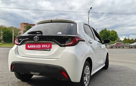 Toyota Yaris, 2021 год, 1 070 000 рублей, 4 фотография
