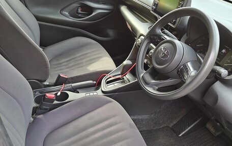 Toyota Yaris, 2021 год, 1 070 000 рублей, 8 фотография