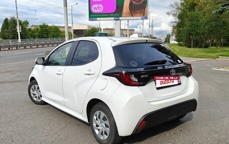 Toyota Yaris, 2021 год, 1 070 000 рублей, 5 фотография
