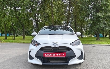 Toyota Yaris, 2021 год, 1 070 000 рублей, 2 фотография