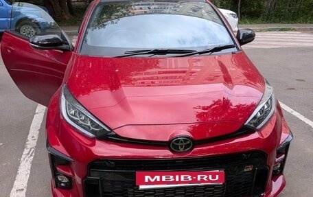 Toyota Yaris, 2021 год, 3 400 000 рублей, 2 фотография