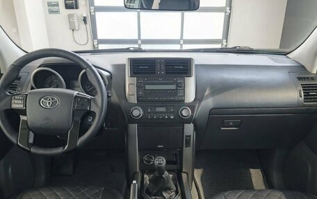 Toyota Land Cruiser Prado 150 рестайлинг 2, 2013 год, 2 359 000 рублей, 10 фотография