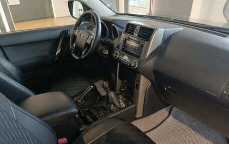 Toyota Land Cruiser Prado 150 рестайлинг 2, 2013 год, 2 359 000 рублей, 7 фотография