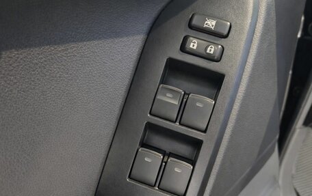 Toyota Land Cruiser Prado 150 рестайлинг 2, 2013 год, 2 359 000 рублей, 12 фотография