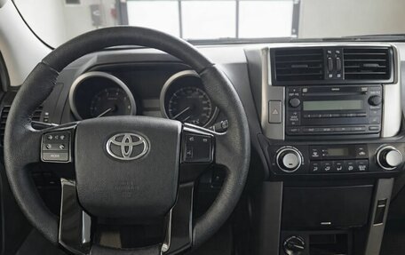 Toyota Land Cruiser Prado 150 рестайлинг 2, 2013 год, 2 359 000 рублей, 11 фотография