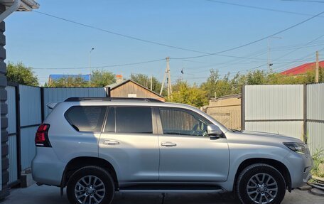 Toyota Land Cruiser Prado 150 рестайлинг 2, 2018 год, 4 450 000 рублей, 8 фотография