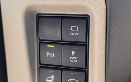 Toyota Land Cruiser Prado 150 рестайлинг 2, 2018 год, 4 450 000 рублей, 13 фотография