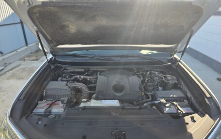 Toyota Land Cruiser Prado 150 рестайлинг 2, 2018 год, 4 450 000 рублей, 21 фотография