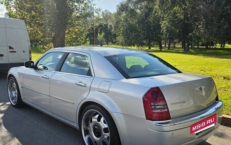 Chrysler 300C II, 2006 год, 800 000 рублей, 6 фотография