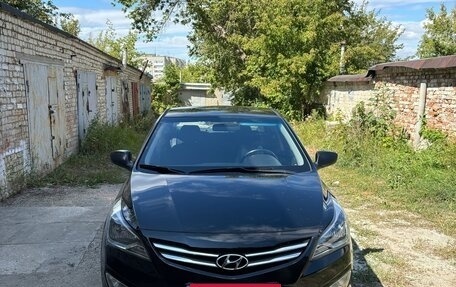 Hyundai Solaris II рестайлинг, 2015 год, 870 000 рублей, 2 фотография