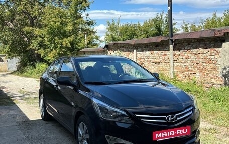Hyundai Solaris II рестайлинг, 2015 год, 870 000 рублей, 3 фотография
