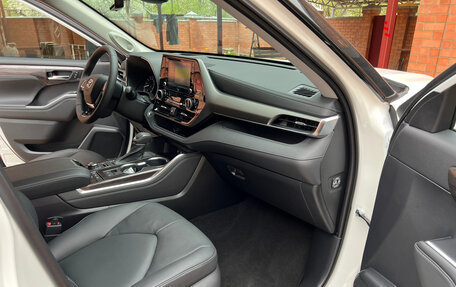 Toyota Highlander, 2021 год, 7 100 000 рублей, 10 фотография
