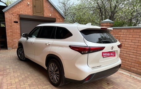Toyota Highlander, 2021 год, 7 100 000 рублей, 4 фотография