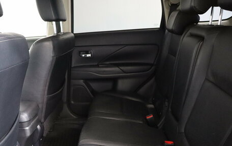 Mitsubishi Outlander III рестайлинг 3, 2013 год, 1 399 000 рублей, 14 фотография