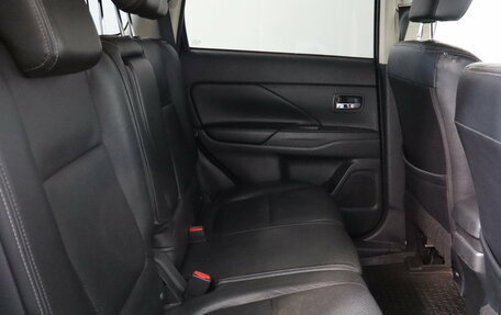 Mitsubishi Outlander III рестайлинг 3, 2013 год, 1 399 000 рублей, 13 фотография