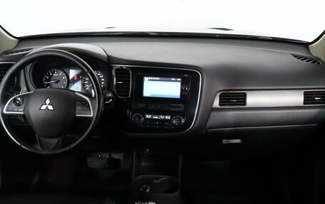 Mitsubishi Outlander III рестайлинг 3, 2013 год, 1 399 000 рублей, 9 фотография