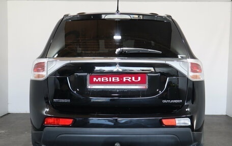 Mitsubishi Outlander III рестайлинг 3, 2013 год, 1 399 000 рублей, 5 фотография
