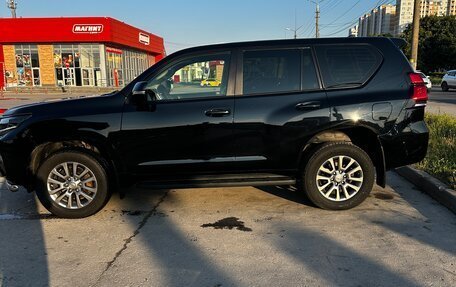 Toyota Land Cruiser Prado 150 рестайлинг 2, 2017 год, 4 230 000 рублей, 3 фотография
