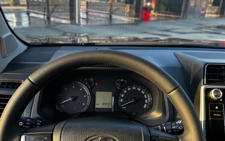 Toyota Land Cruiser Prado 150 рестайлинг 2, 2017 год, 4 230 000 рублей, 10 фотография