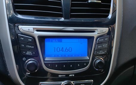 Hyundai Solaris II рестайлинг, 2011 год, 515 000 рублей, 10 фотография