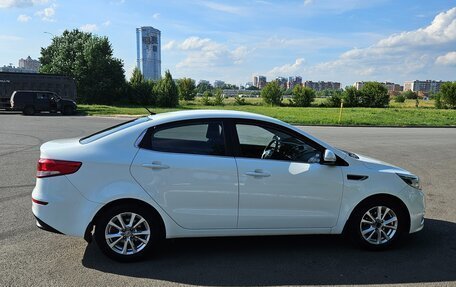 KIA Rio III рестайлинг, 2015 год, 1 000 000 рублей, 3 фотография