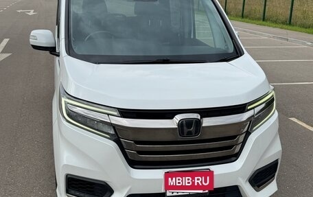 Honda Stepwgn IV, 2017 год, 2 000 000 рублей, 2 фотография