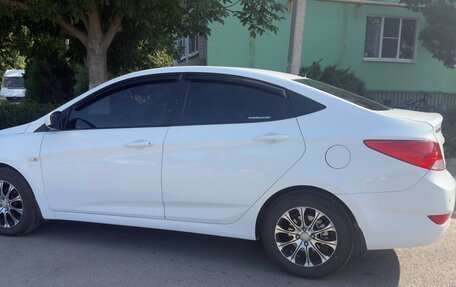 Hyundai Solaris II рестайлинг, 2012 год, 700 000 рублей, 4 фотография