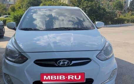 Hyundai Solaris II рестайлинг, 2012 год, 700 000 рублей, 2 фотография