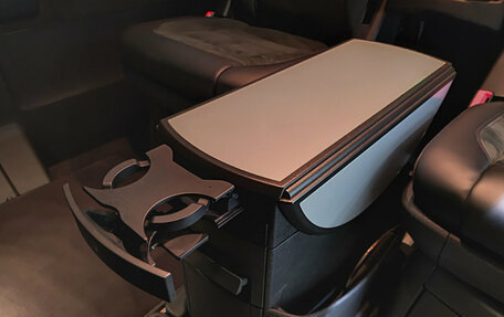 Volkswagen Multivan T6 рестайлинг, 2016 год, 4 450 000 рублей, 29 фотография